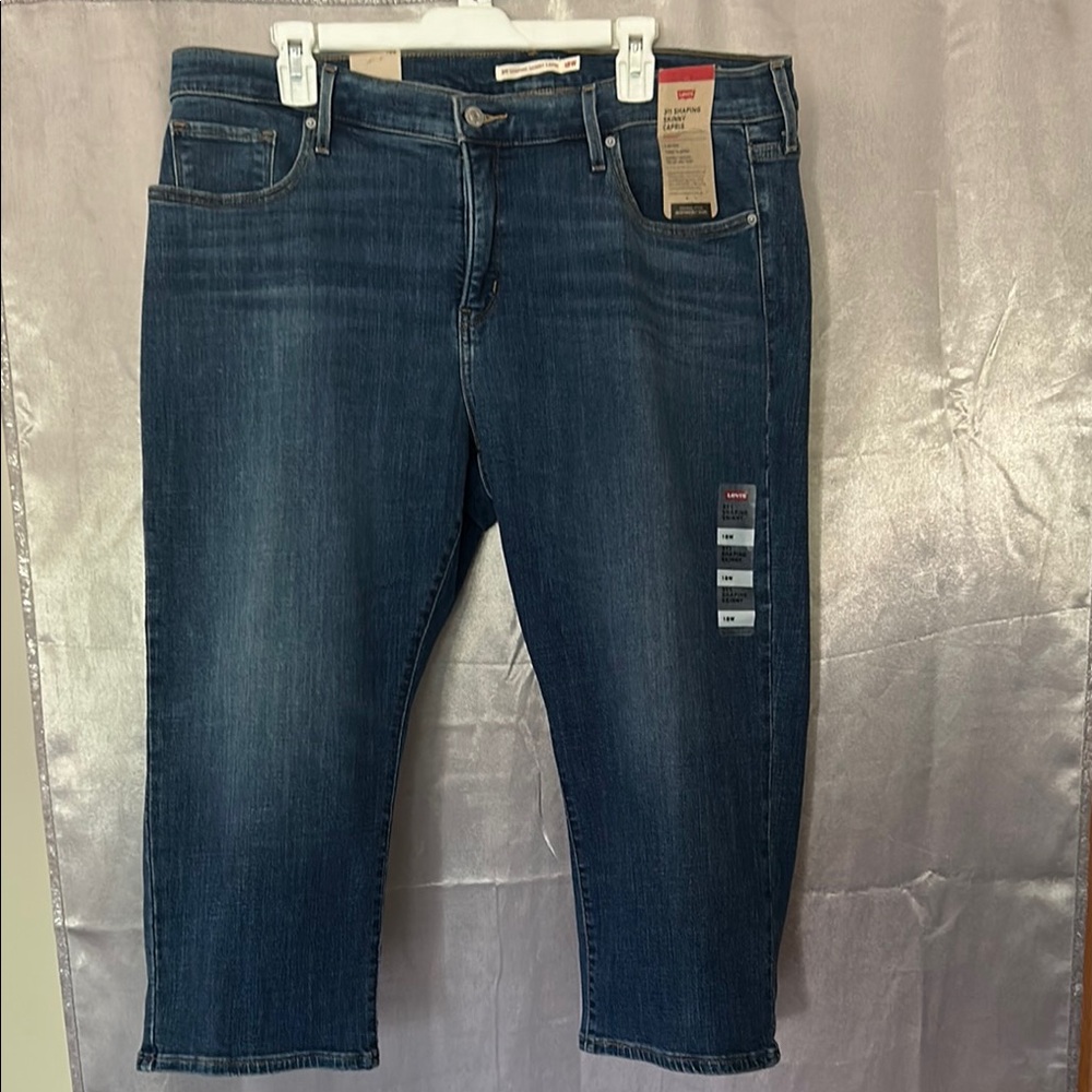 Levi’s 311 Shaping Skinny Capris woman’s sz 18W